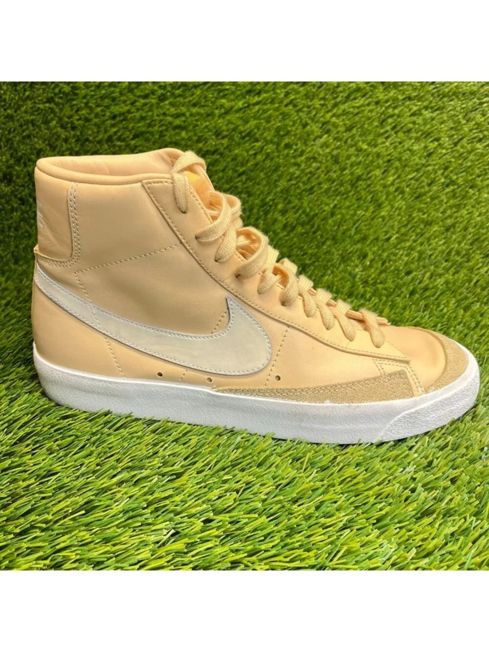 Nike Blazer Mid '77 Womens Size 10.5 Beige White Athletic Leather Shoes Sneakers